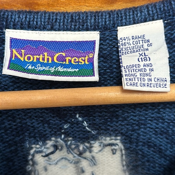 Nortcreast sweater vest blue and white knitted wit winter designs size medium - Picture 3 of 12